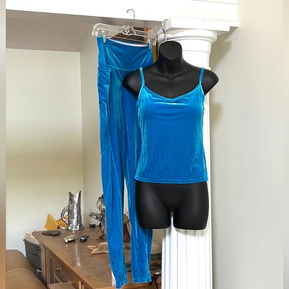 Lilly Pulitzer Luxletic 2 Piece Velvet Tank Weekender High Rise Leggings & Top - Picture 4 of 16